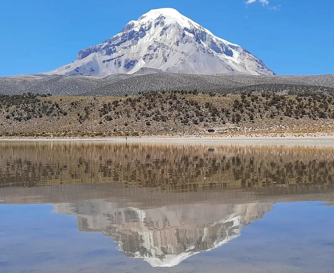 Reflet du Sajama sur la laguna Huayna Khota
