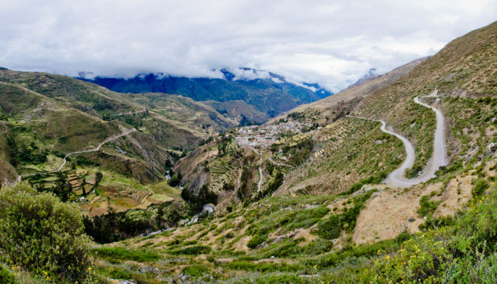 SANTIAGO DE OKOLA – CHARAZANI – LAGUNILLAS – KANISAYA 