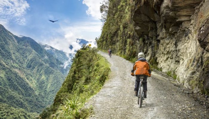 LA PAZ / DESCENTE EN VTT DE LA ROUTE DE LA MORT - LAS CASCADAS 