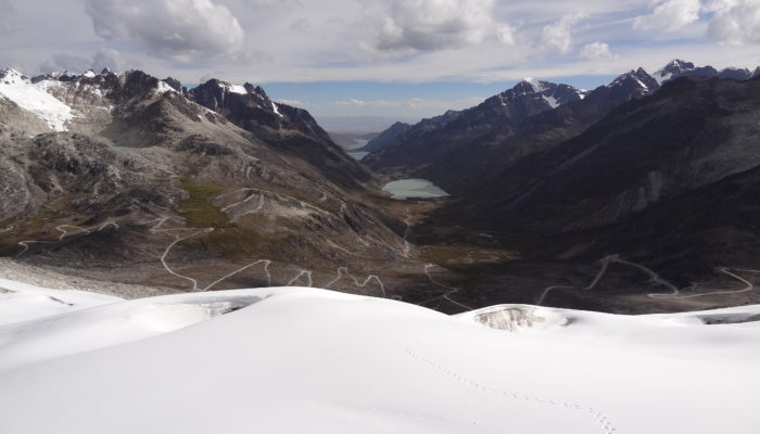 REFUGE SANTOS – LAGUNA JANQ’U QUTA (4.715 m alt.) - CERRO WILA LLUXITA (5.245 m alt)