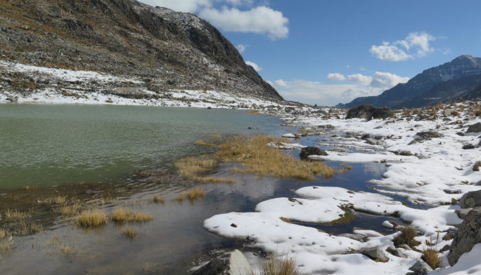 JOUR 1 : LA PAZ – LAGUNA KHOTIA – LAGUNA JANQ’U QUTA (4.715 m alt.) – CAMP CERRO WILA LLUXITA (4.895 m alt) 