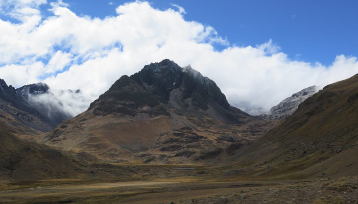 LA PAZ – YAMPATURI PALCOMA (3910 m alt.) – RANDONNÉE LAGUNA KASIRI (4690 m alt.) – CAMP JAPAJAPANI  (4615 m alt.) 