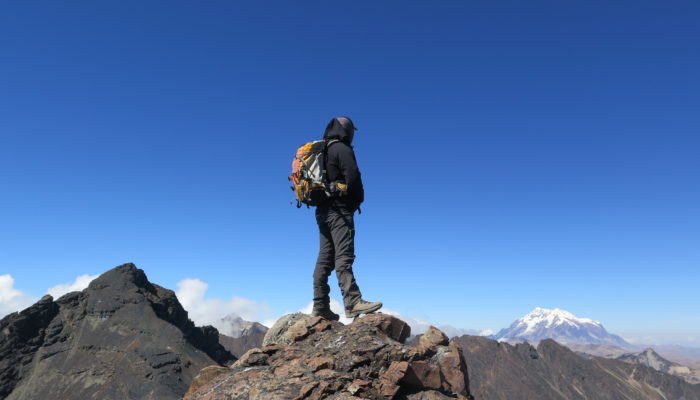 CAMP JAPAJAPANI   (4615 m alt.) – RANDONNËE JAPAJAPANI (5312 m alt.) – LA PAZ (3600 m alt.)