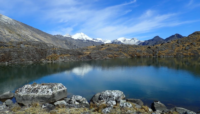 LAGUNA JANQ’U QUTA (4715 M ALT.)– CAMP DE BASE JANQU LAYA (4.560 m alt.) - RANDONNÉE AUX LAGUNES (5.545 m alt. ) OU REPOS